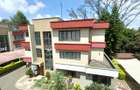 5 Bed House with En Suite in Lavington - 1