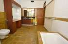 4 Bed Apartment with En Suite in Riverside - 18