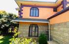 4 Bed Townhouse with Garden in Membley - 1