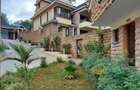 5 Bed House with En Suite in Lavington - 1