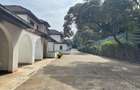 4 Bed House with En Suite in Riverside - 1