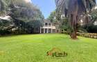 4 Bed House with En Suite in Hill View - 2