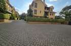 5 Bed House with En Suite in Lavington - 3
