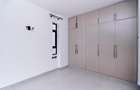 2 Bed Apartment with Gym in Brookside - 16
