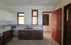 3 Bed Apartment with En Suite at Mpaka Rd - 5