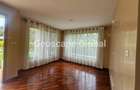 4 Bed House with En Suite in Ridgeways - 8