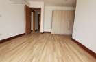 3 Bed Apartment with En Suite at Parklands - 8