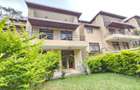 5 Bed House with En Suite in Lavington - 1