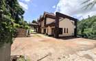 10 Bed House with En Suite in Nyari - 12