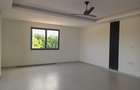 3 Bed Apartment with En Suite at Links Road - 5