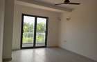 3 Bed Apartment with En Suite at Links Road - 4