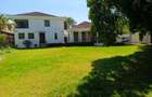 5 Bed House with En Suite in Runda - 1