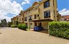 5 Bed Townhouse with En Suite at Lavington - 1