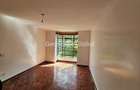 5 Bed House with En Suite in Rosslyn - 10