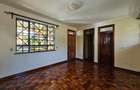 5 Bed Villa with En Suite at Lavington - 13