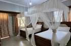 7 Bed House with En Suite in Thome - 15