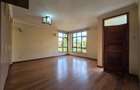 5 Bed House with En Suite in Lavington - 11