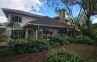 4 Bed House with En Suite in Lavington - 2