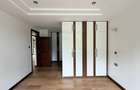 5 Bed Townhouse with En Suite in Lavington - 9