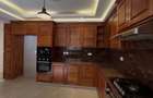 6 Bed Townhouse with En Suite in Lavington - 2