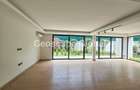 5 Bed House with En Suite in Lavington - 6