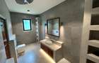 4 Bed House with En Suite at Hs84 - 5