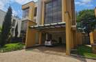5 Bed Townhouse with En Suite at Lavington - 1