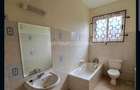 5 Bed Townhouse with En Suite in Lavington - 7