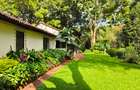 4 Bed House with En Suite in Rosslyn - 2