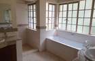 4 Bed House with En Suite in Rosslyn - 7