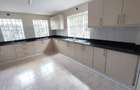 4 Bed House with En Suite at Near Galleria - 6