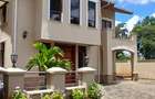 5 Bed Townhouse with En Suite at Lavington Green - 2