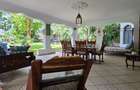 Serviced 3 Bed Apartment with En Suite at La-Marina - 18