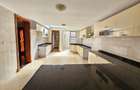 5 Bed Townhouse with En Suite in Lavington - 10