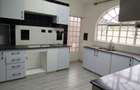 5 Bed House with En Suite in Lavington - 11