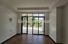 5 Bed Townhouse with En Suite in Lavington - 10