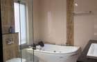 3 Bed Apartment with Swimming Pool in Riverside - 10