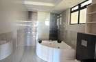 4 Bed Apartment with En Suite at Riverside Drive - 15