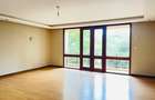 4 Bed Apartment with En Suite in Riverside - 15