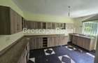 4 Bed House with En Suite in Nyari - 10