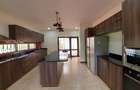 5 Bed House with En Suite at Soraya Drive - 9