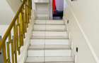 6 Bed Townhouse with En Suite in Membley - 6