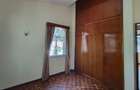 5 Bed House with En Suite in Nyari - 11