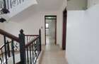 6 Bed House with En Suite in Membley - 7