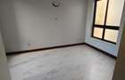 3 Bed Apartment with Gym in Thome - 13
