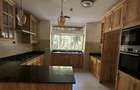 5 Bed Townhouse with Swimming Pool in Rosslyn - 3
