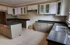 5 Bed Townhouse with En Suite at Lavington - 19