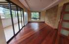 5 Bed Townhouse with En Suite at Lavington - 4