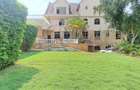 6 Bed House with En Suite in Ridgeways - 13