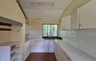 4 Bed House with En Suite in Rosslyn - 2
